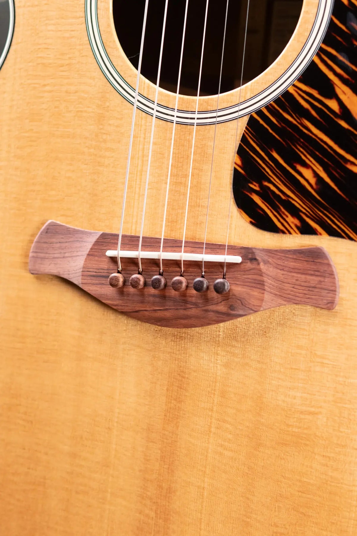 Taylor Gold Label 712e Grand Concert Acoustic/Electric Guitar - Natural with Hardshell Case