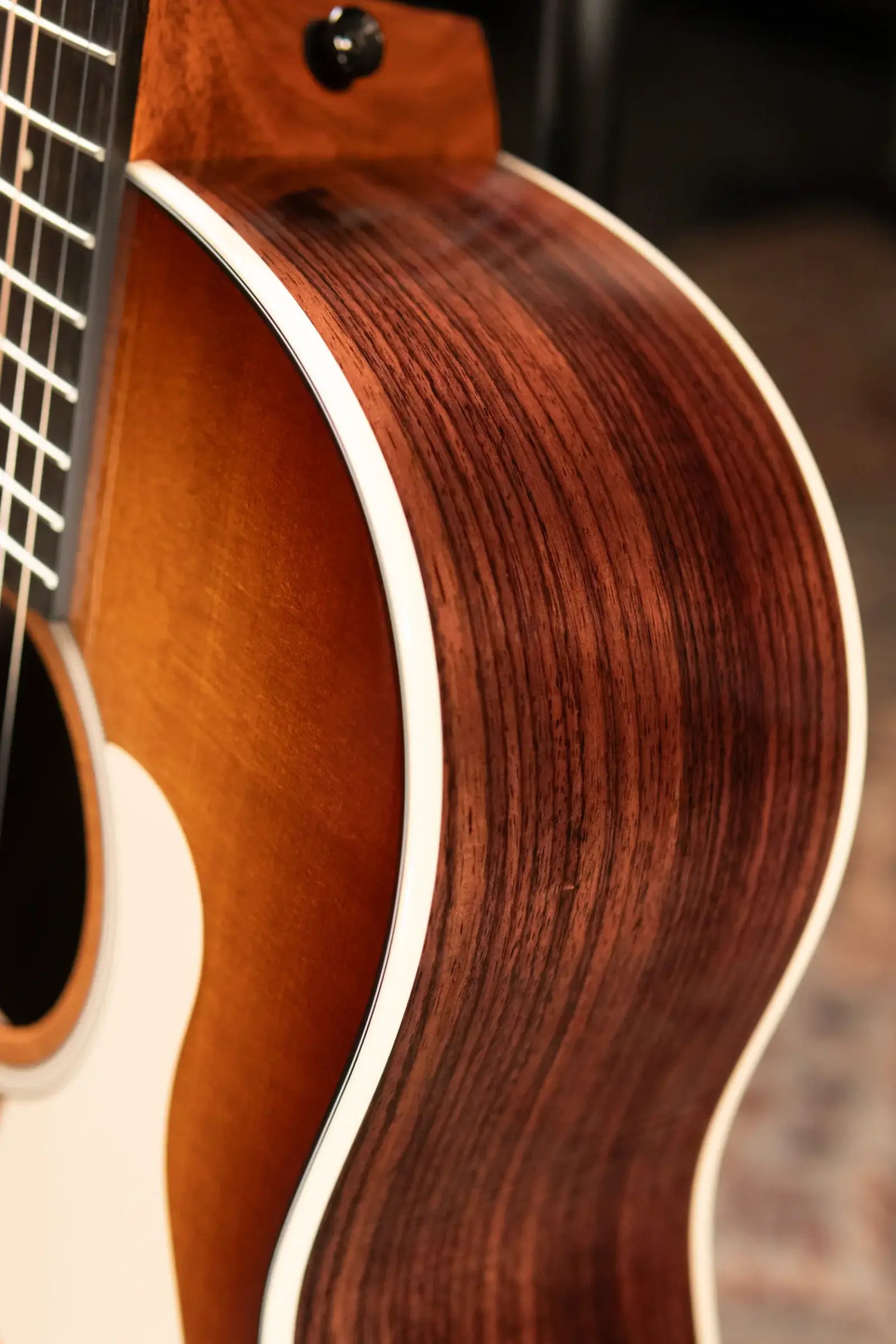 Taylor Gold Label 717e Grand Pacific Acoustic/Electric Guitar - Sunburst with Cream Pickguard and Hardshell Case