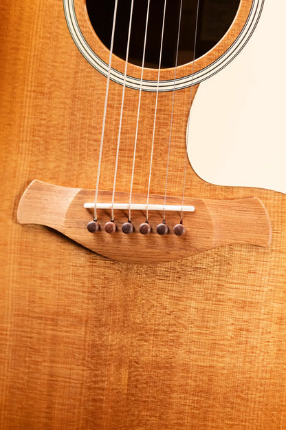 Taylor Gold Label 717e Grand Pacific Acoustic/Electric Guitar - Sunburst with Cream Pickguard and Hardshell Case