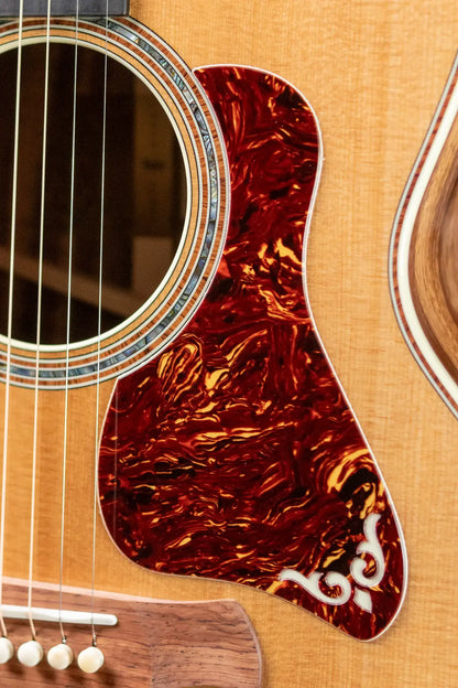 Taylor Gold Label 814e Super Auditorium Koa Acoustic/Electric with Hardshell Case
