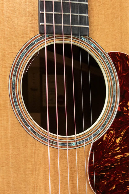 Taylor Gold Label 814e Super Auditorium Koa Acoustic/Electric with Hardshell Case
