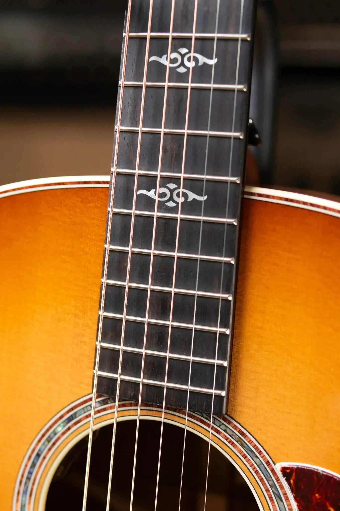 Taylor Gold Label 814e Honduran Rosewood Super Auditorium Acoustic/Electric Guitar - Burst Top with Hardshell Case - Floor Demo