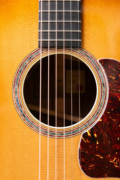 Taylor Gold Label 814e Honduran Rosewood Super Auditorium Acoustic/Electric Guitar - Burst Top with Hardshell Case - Floor Demo