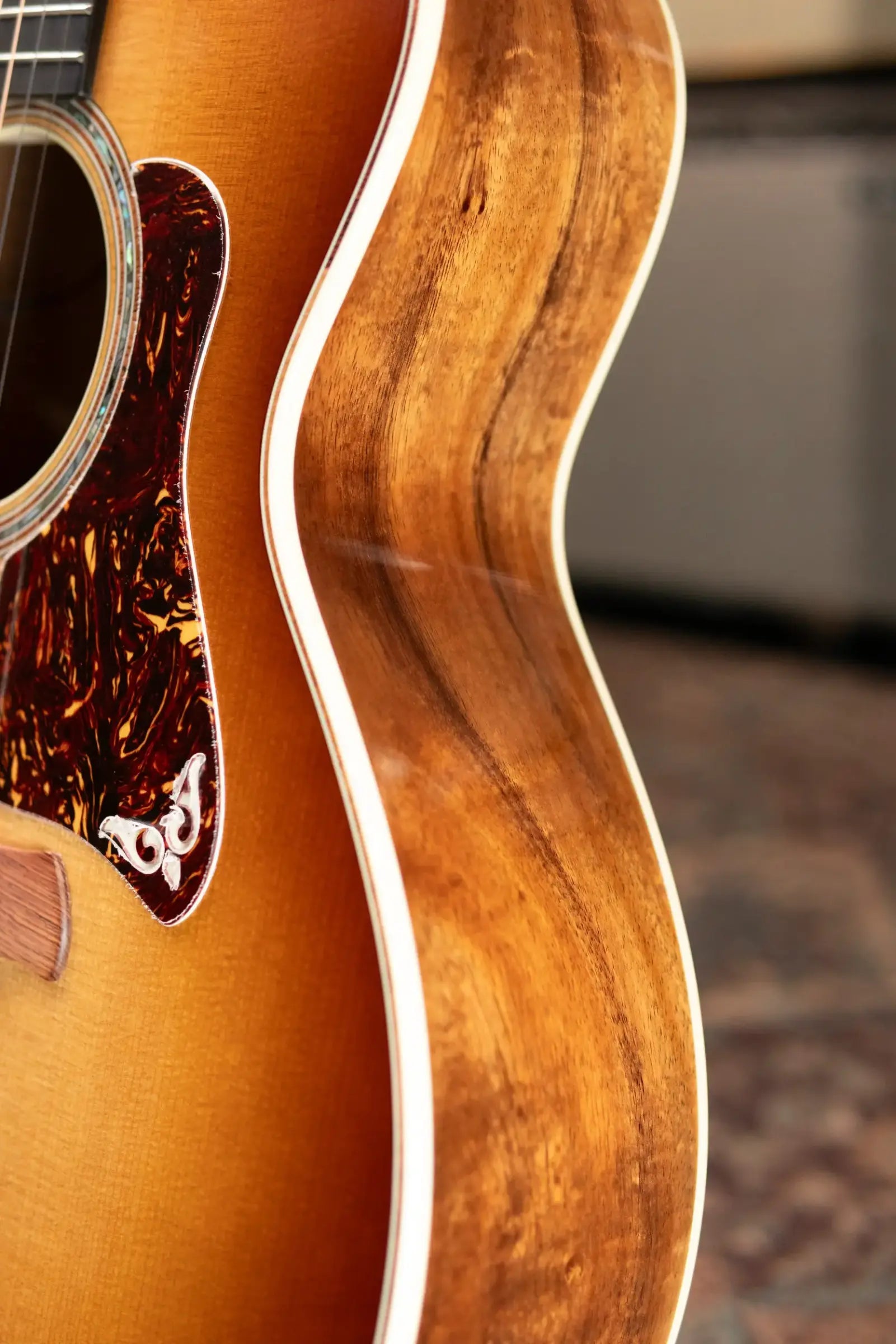 Taylor Gold Label 814e Koa Super Auditorium Acoustic/Electric Guitar - Sunburst Top with Hardshell Case