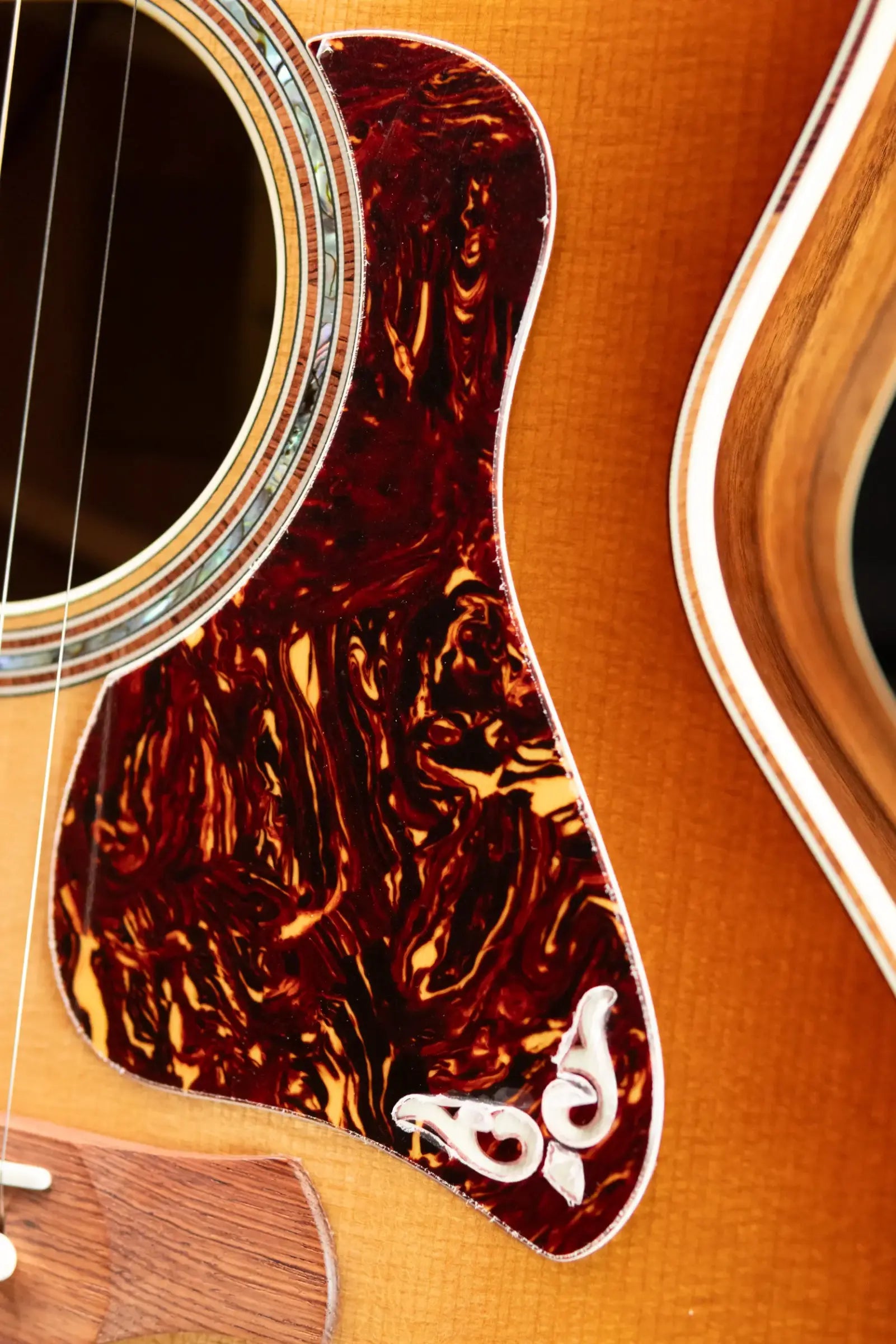 Taylor Gold Label 814e Koa Super Auditorium Acoustic/Electric Guitar - Sunburst Top with Hardshell Case