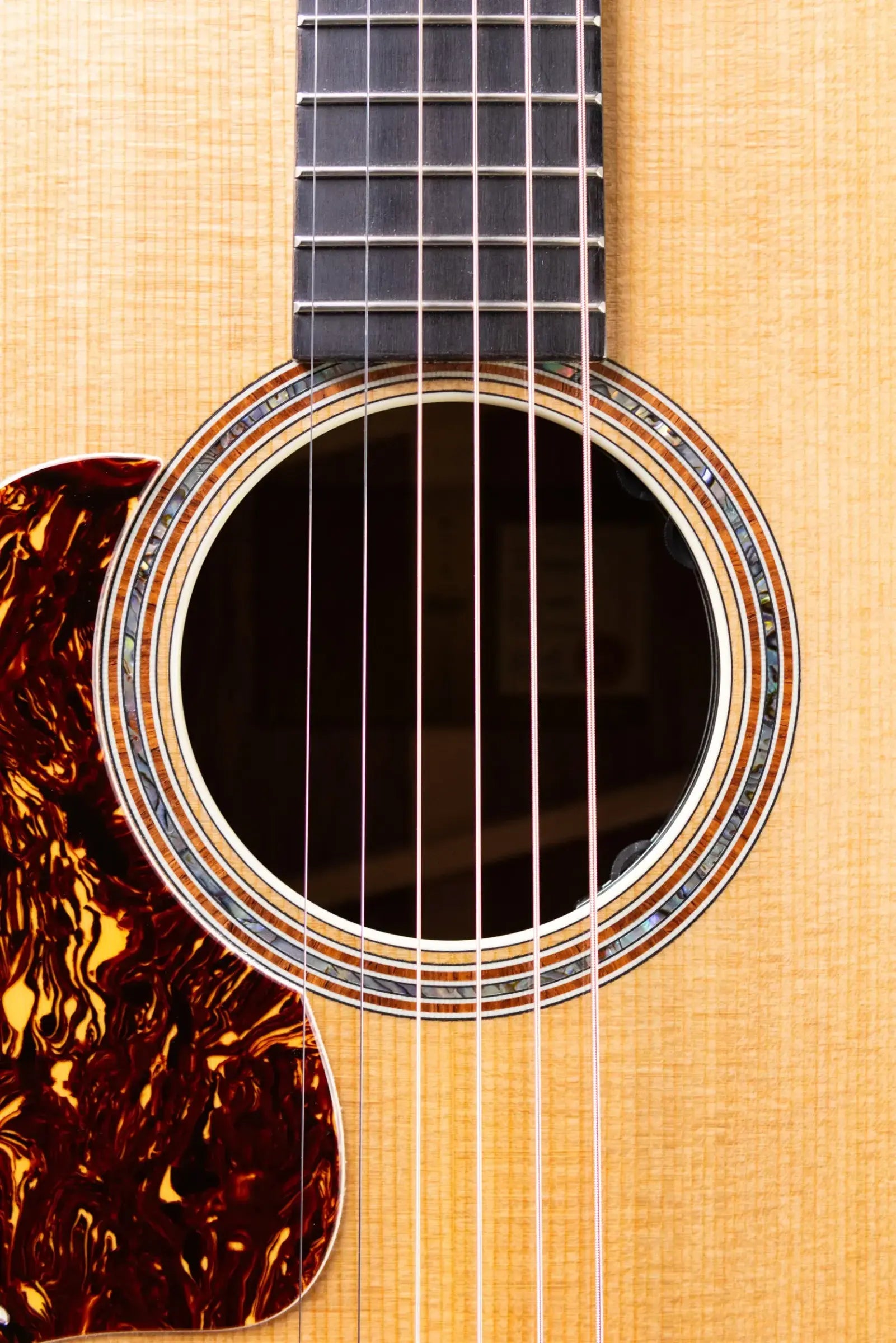 Taylor Gold Label 814e Left-Handed Super Auditorium Acoustic/Electric Guitar - Natural with Hardshell Case