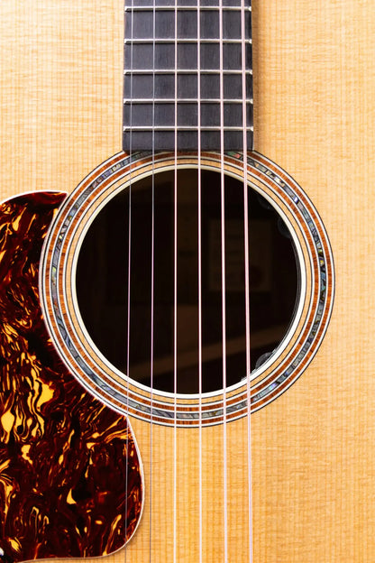 Taylor Gold Label 814e Left-Handed Super Auditorium Acoustic/Electric Guitar - Natural with Hardshell Case