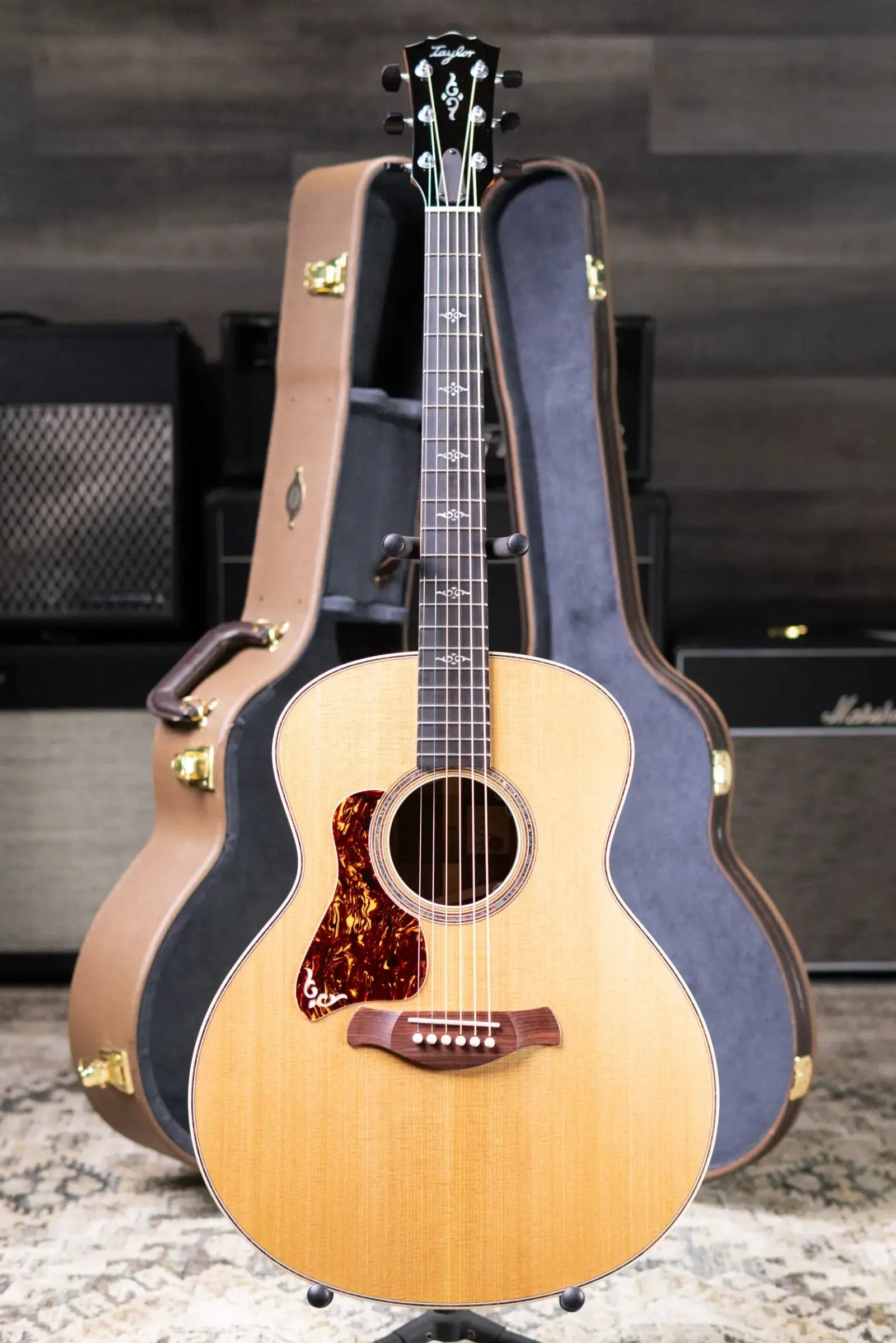 Taylor Gold Label 814e Left-Handed Super Auditorium Acoustic/Electric Guitar - Natural with Hardshell Case