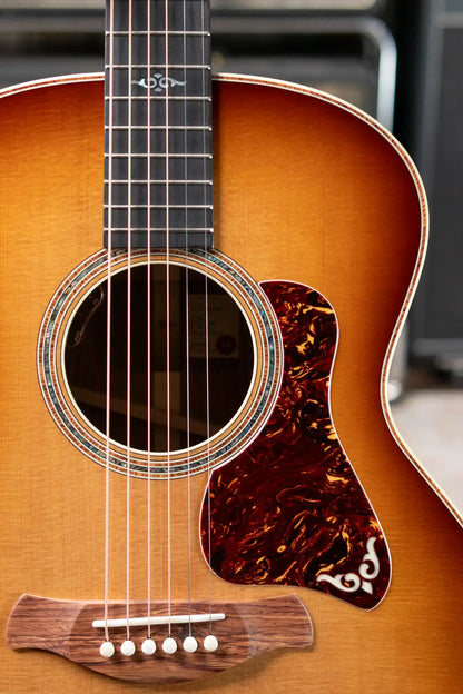 Taylor Gold Label 814e SB Super Auditorium Honduran Rosewood Acoustic/Electric Guitar - Burst Top with Hardshell Case