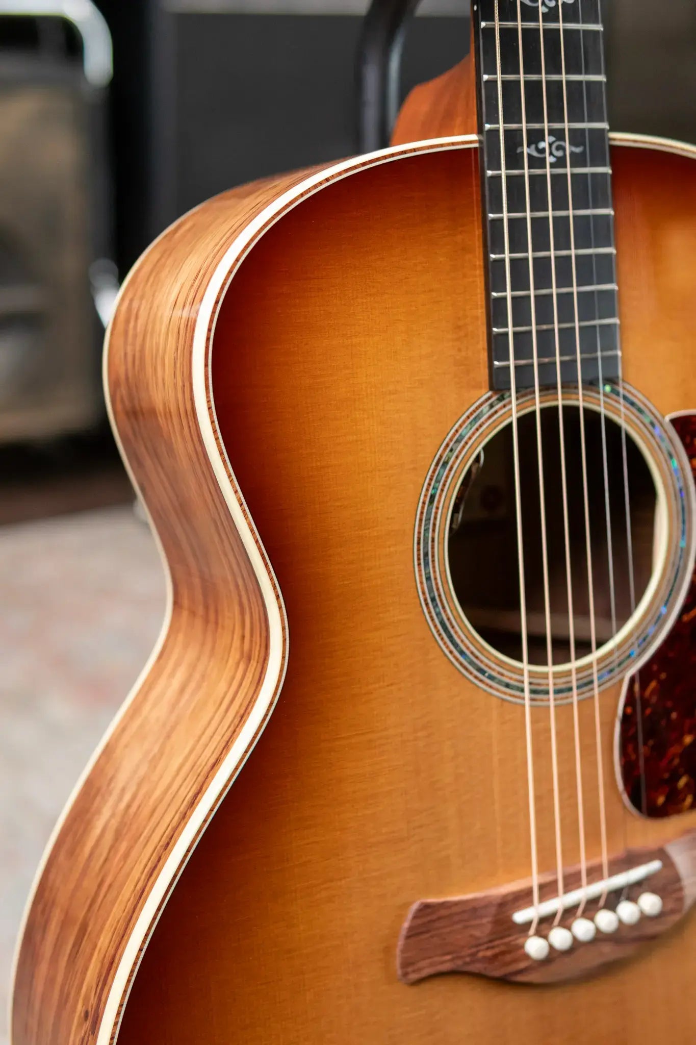 Taylor Gold Label 814e SB Super Auditorium Honduran Rosewood Acoustic/Electric Guitar - Burst Top with Hardshell Case