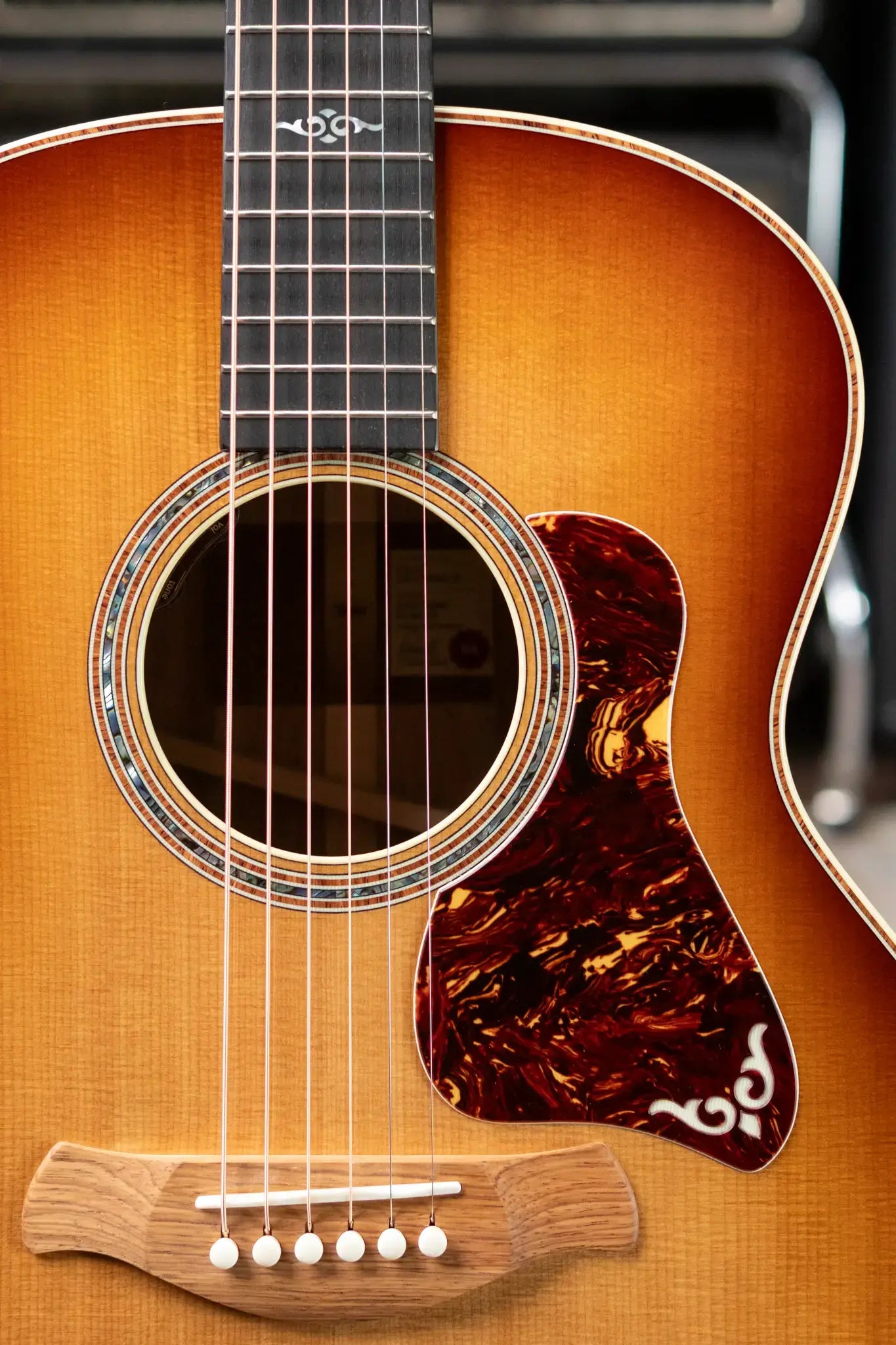 Taylor Gold Label 814e SB Honduran Rosewood Super Auditorium Acoustic/Electric Guitar - Burst Top with Hardshell Case