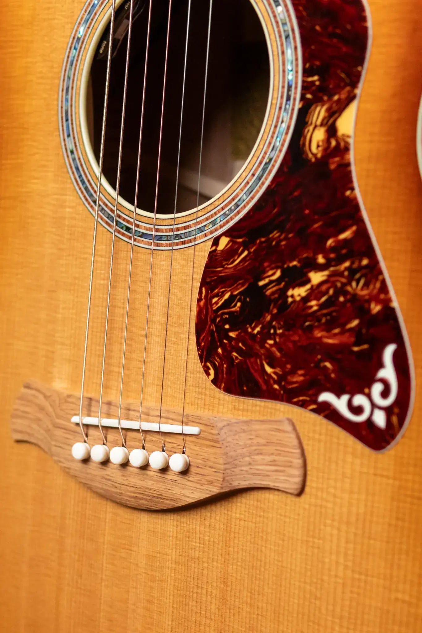 Taylor Gold Label 814e SB Honduran Rosewood Super Auditorium Acoustic/Electric Guitar - Burst Top with Hardshell Case
