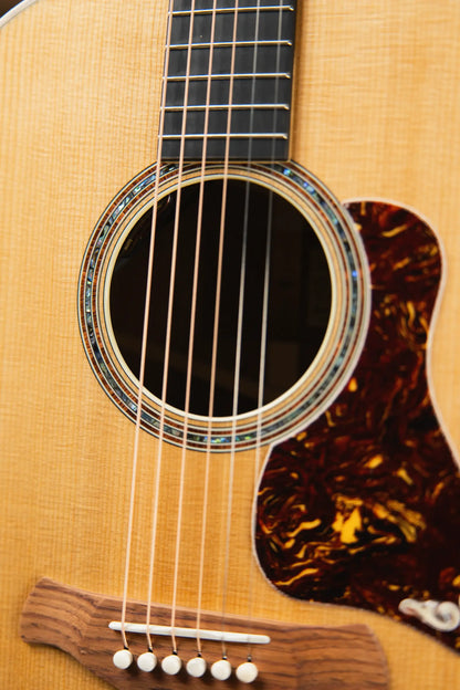 Taylor Gold Label 814e Super Auditorium Acoustic/Electric Guitar - Natural Top with Hardshell Case