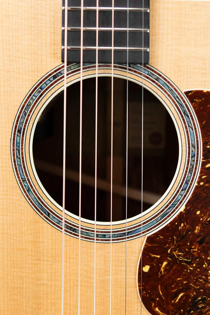 Taylor Gold Label 814e Super Grand Auditorium Honduran Rosewood Acoustic/Electric Guitar - Natural Top with Hardshell Case - Factory Demo