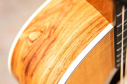 Taylor Gold Label 817e Grand Pacific Acoustic/Electric Guitar - Natural with Hardshell Case