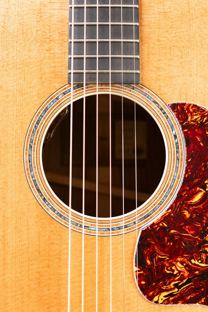 Taylor Gold Label 817e Grand Pacific Acoustic/Electric Guitar - Natural with Hardshell Case