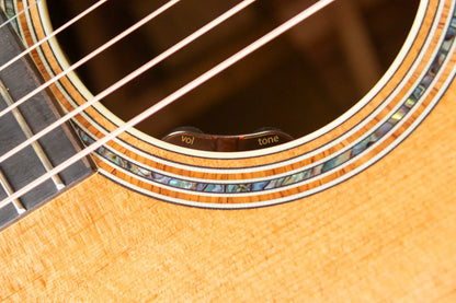 Taylor Gold Label 817e Grand Pacific Acoustic/Electric Guitar - Natural with Hardshell Case