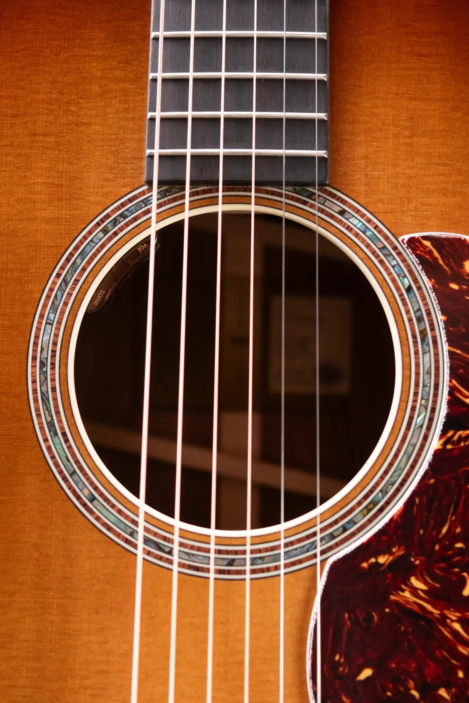 Taylor Gold Label 817e SB Grand Pacific Acoustic/Electric Guitar - Sunburst with Hardshell Case