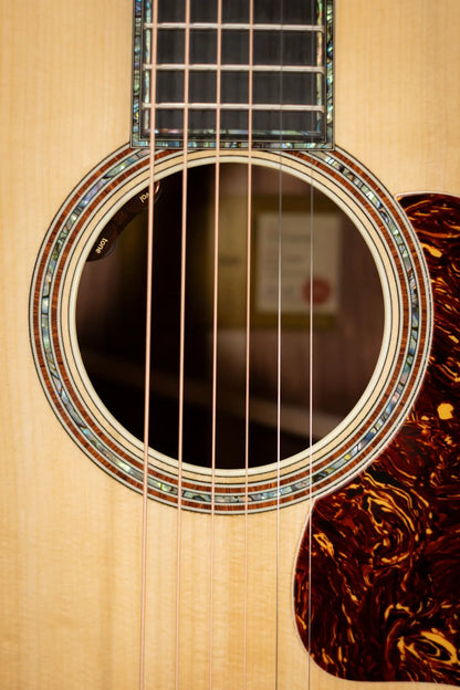 Taylor Gold Label 914e Super Auditorium Acoustic/Electric Guitar with Hardshell Case