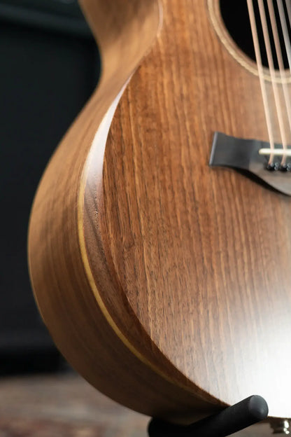 Taylor Jacob Collier Academy 22e 5-String Grand Concert Acoustic/Electric Guitar with Gig Bag