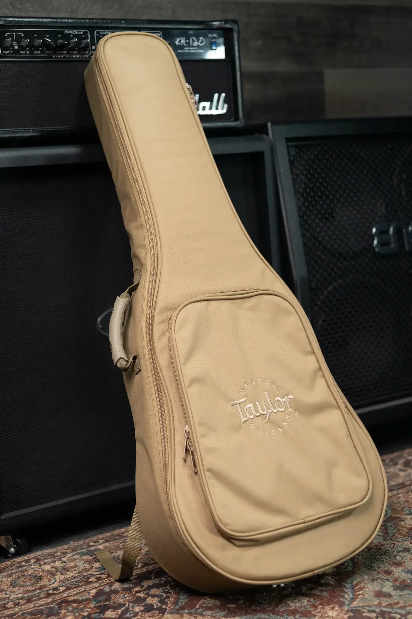Taylor Jacob Collier Academy 22e 5-String Grand Concert Acoustic/Electric Guitar with Gig Bag
