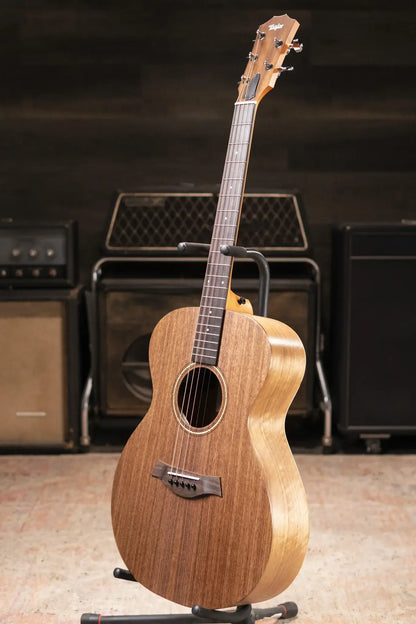 Taylor Jacob Collier Signature Academy 22e 5-String Acoustic/Electric Guitar with Gig Bag