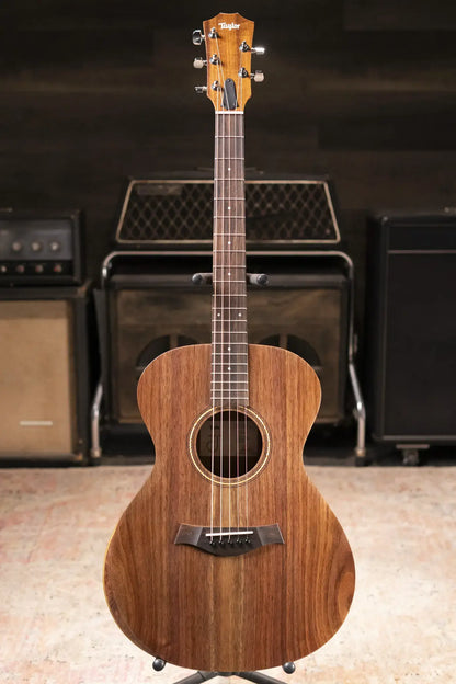 Taylor Jacob Collier Signature Academy 22e 5-String Grand Concert Acoustic/Electric Guitar with Gig Bag