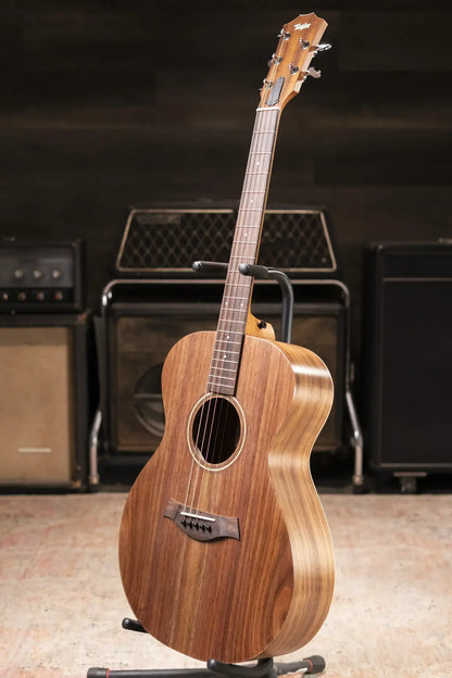 Taylor Jacob Collier Signature Academy 22e 5-String Grand Concert Acoustic/Electric Guitar with Gig Bag