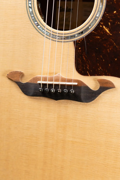 Taylor Legacy 815e Deep Body Jumbo Acoustic/Electric Guitar - Natural with Hardshell Case