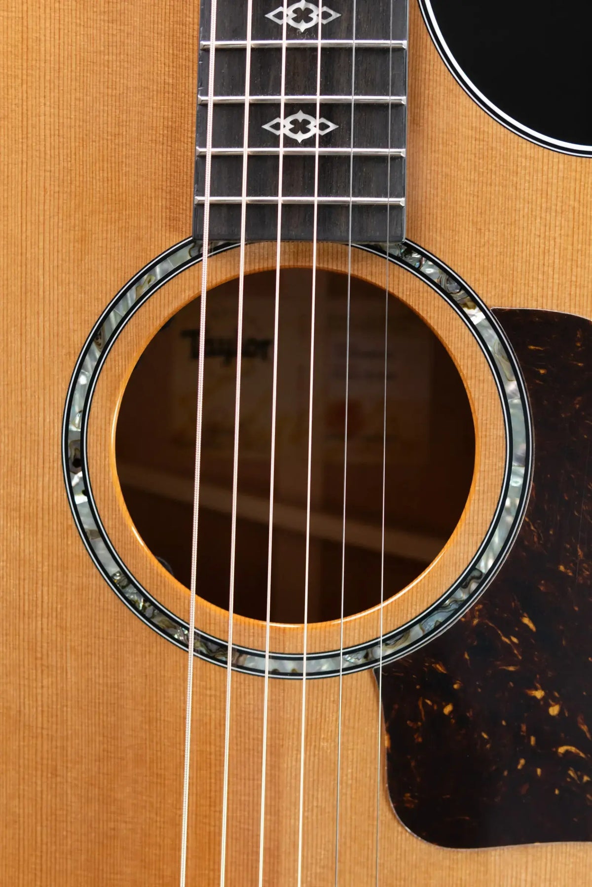 Taylor Next Generation 512ce 12-Fret Grand Concert Acoustic/Electric Guitar with Hardshell Case