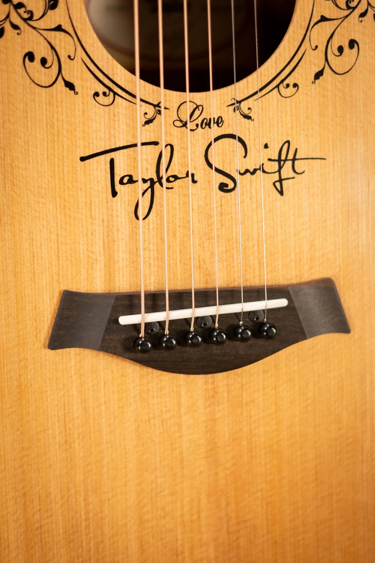 Taylor TS-BTe Taylor Swift Acoustic/Electric Guitar with Gig Bag
