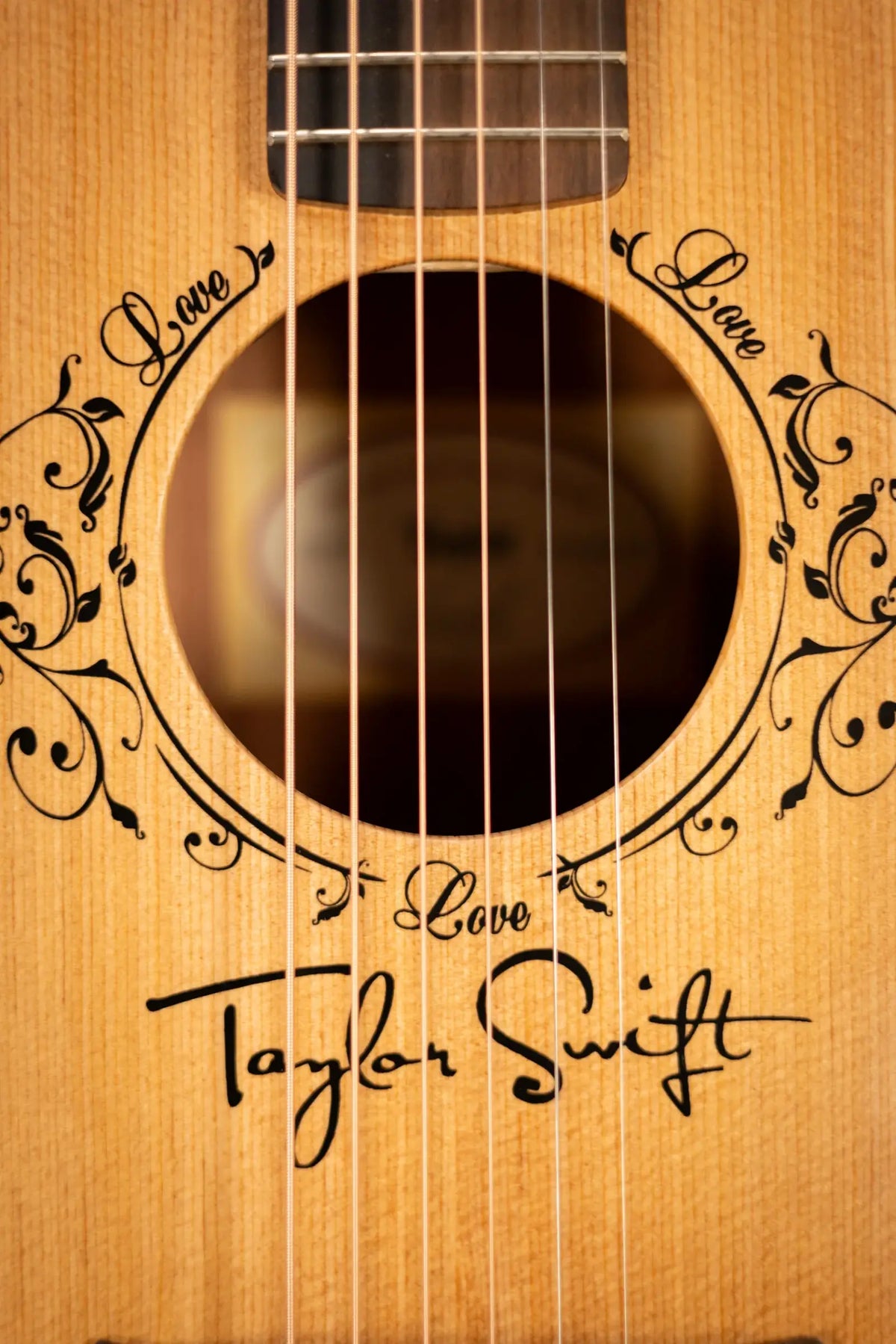 Taylor TS-BTe Taylor Swift Acoustic/Electric Guitar with Gig Bag