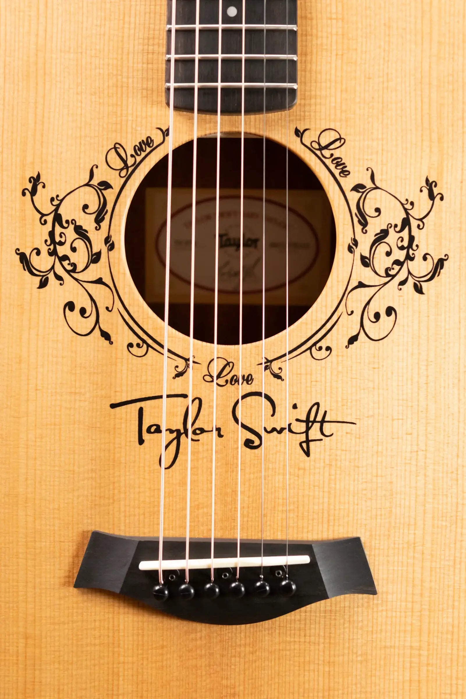 Taylor TS-BTe Taylor Swift Baby Taylor Acoustic-Electric Guitar with Gig Bag