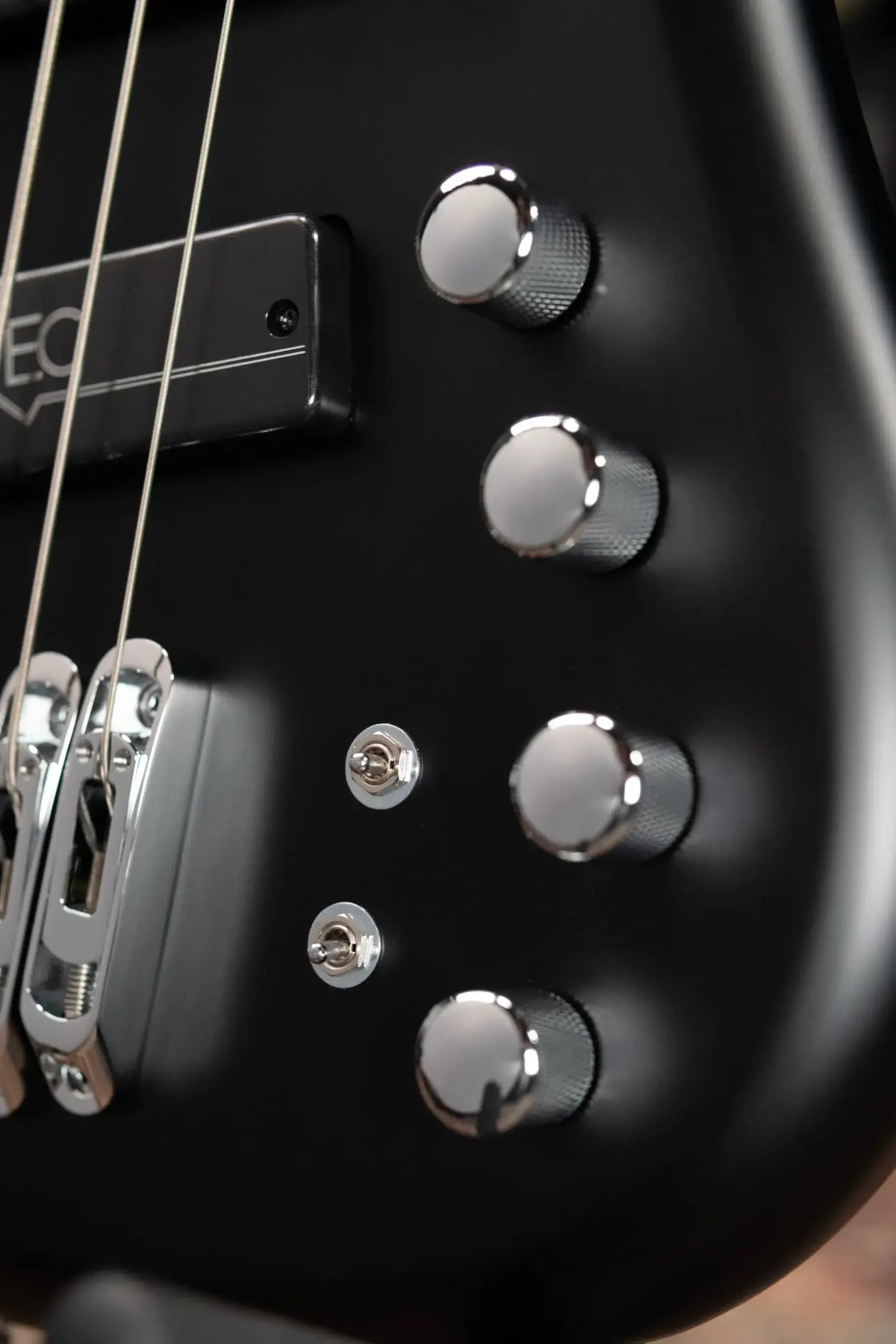 Warwick RockBass Corvette Multi-Scale 5-String - Solid Black Satin with Gig Bag