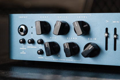 darkglass alpha omega 900W bass amplifier haggertys 02