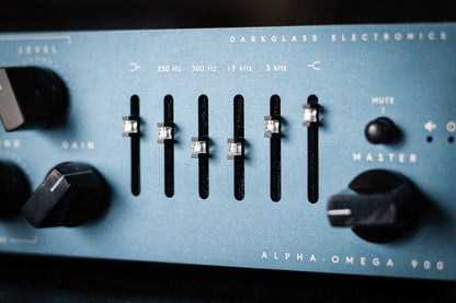darkglass alpha omega 900W bass amplifier haggertys 03