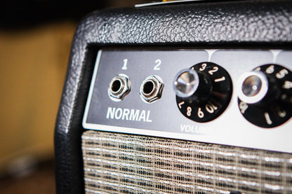 Fender 65 Deluxe Reverb Combo Tube Amplifier