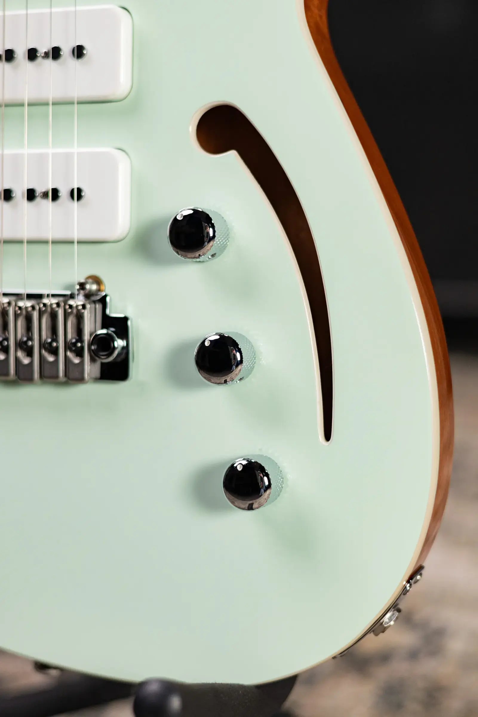 Reverend Kingbolt Air 390 Semi-Hollow Electric Guitar - Iconic Blue
