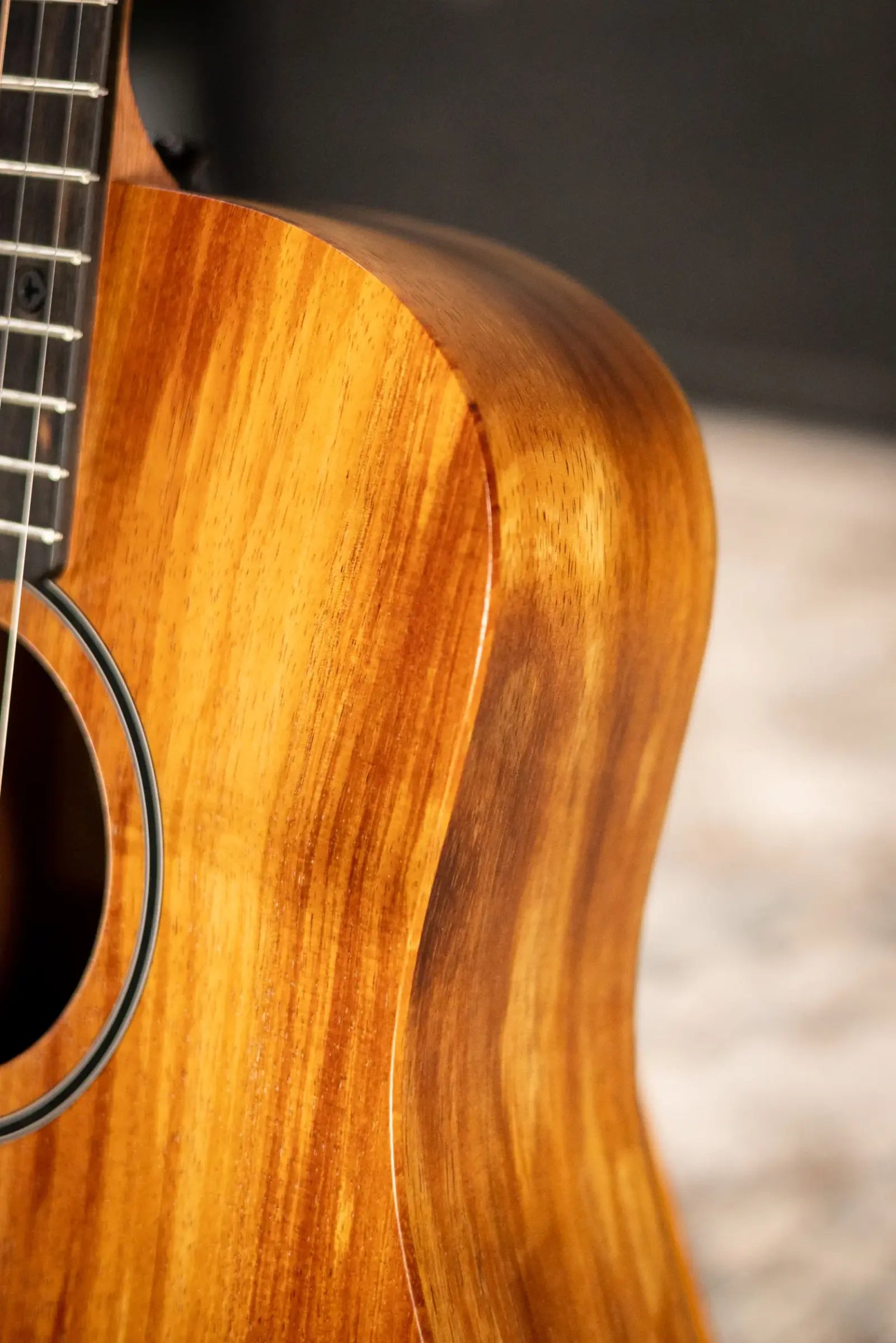 Taylor BTe-Koa Baby Taylor Acoustic/Electric Guitar with Gig Bag