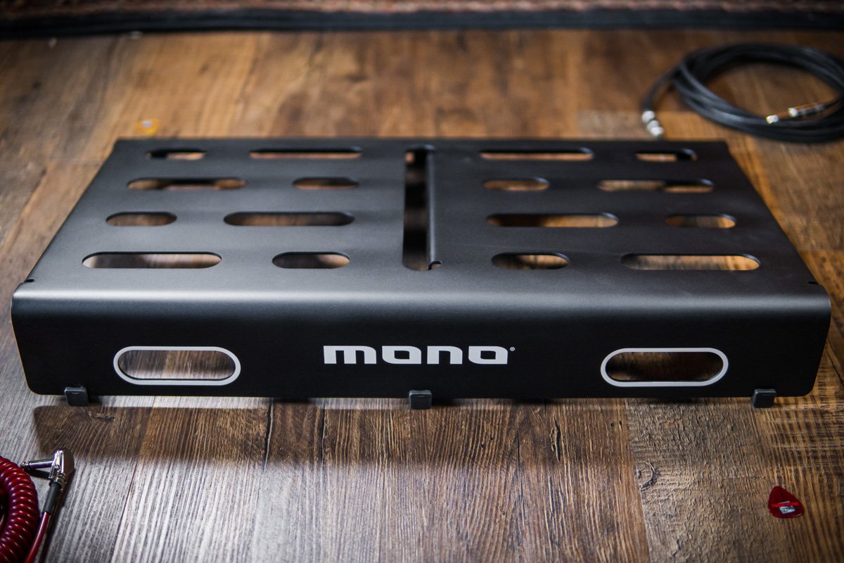 MONO Pedalboard Medium Black + Tour Accessory Case 2.0 Black