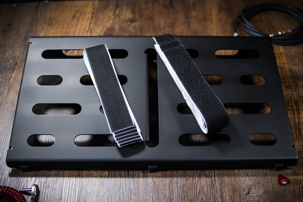 MONO Pedalboard Medium Black + Tour Accessory Case 2.0 Black