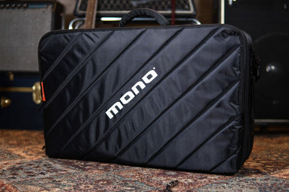MONO Pedalboard Medium Black + Tour Accessory Case 2.0 Black