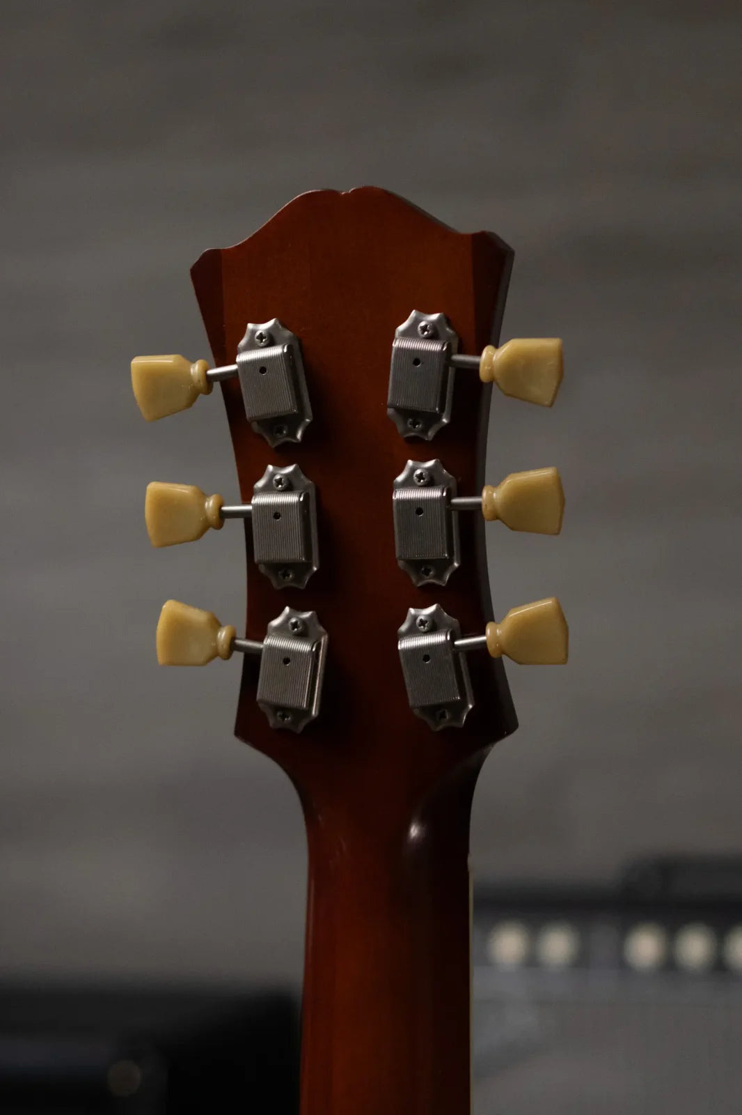 Eastman T64/V-GB Antique Goldburst with Bigsby and Hardshell Case