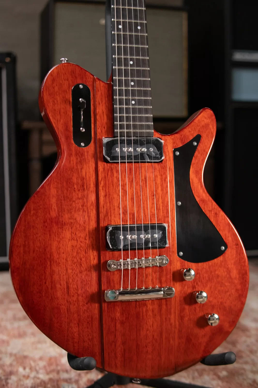 Eastman Juliet-P90-VR Vintage Red with Soft Case