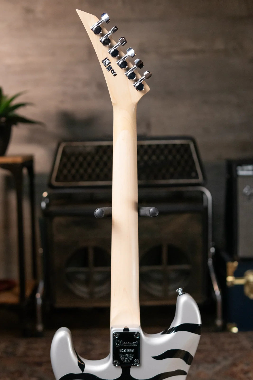 new 6 8 lbs Charvel Super Stock SD1 H 2PT Maple Fingerboard Silver Bengal haggertys 07
