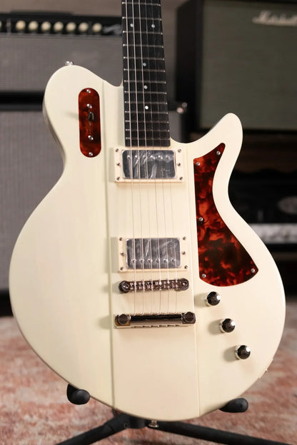 Eastman Juliet - Pomona Blonde with Soft Case