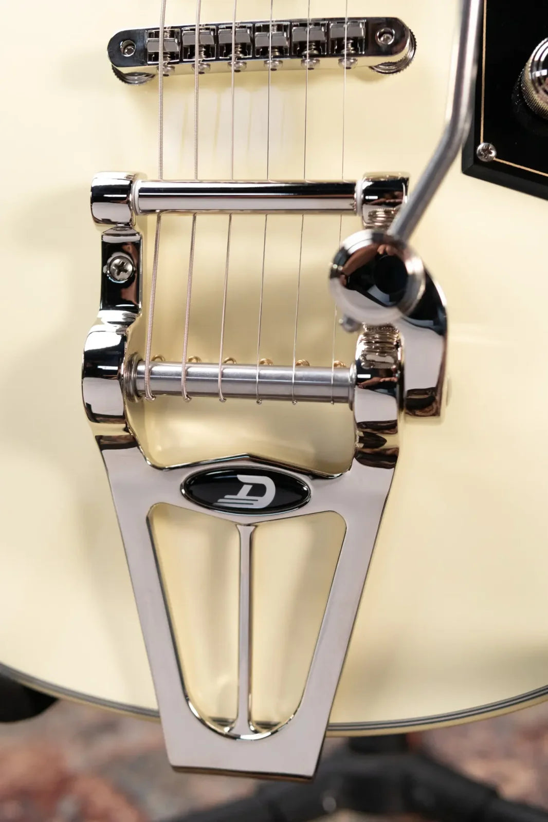Duesenberg Starplayer TV Fullerton - White with Hardshell Case
