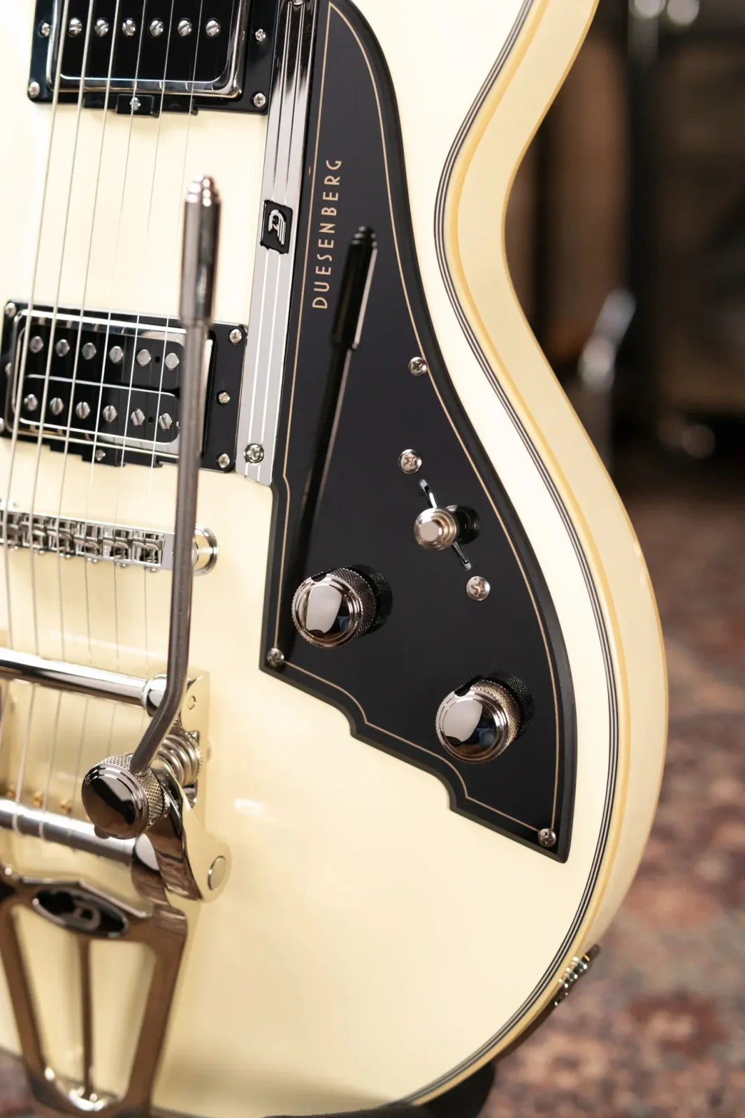 Duesenberg Starplayer TV Fullerton - White with Hardshell Case