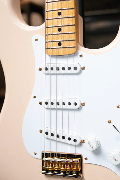 Fender Custom Shop Limited Edition 1954 Hardtail Stratocaster DLX Closet Classic - Aged Shell Pink with Hardshell Case