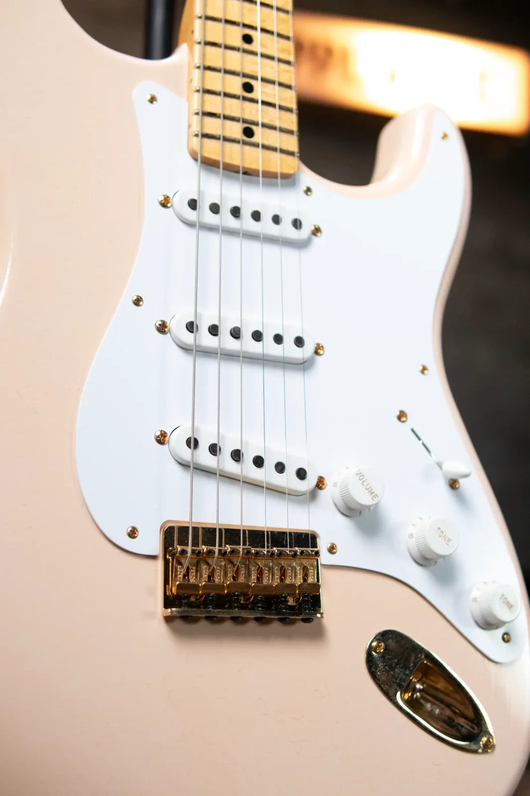 Fender Custom Shop Limited Edition 1954 Hardtail Stratocaster DLX Closet Classic - Aged Shell Pink with Hardshell Case
